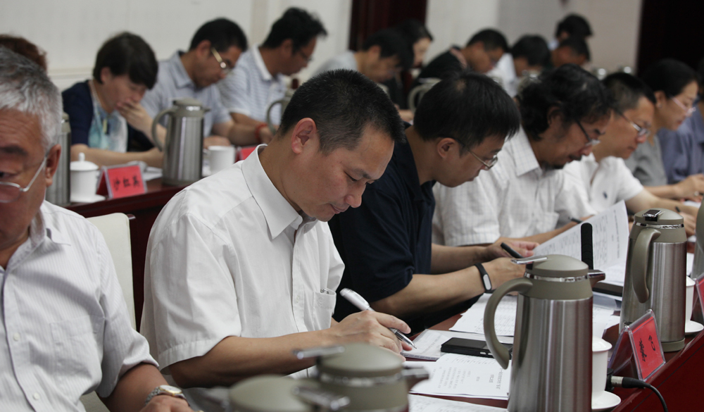8月2日，第十一屆全國少數(shù)民族文學(xué)創(chuàng)作“駿馬獎(jiǎng)”終評(píng)會(huì)評(píng)委畫票