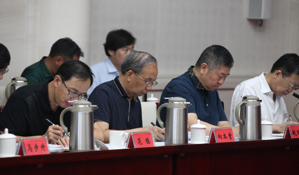 8月2日，第十一屆全國少數(shù)民族文學(xué)創(chuàng)作“駿馬獎(jiǎng)”終評(píng)會(huì)評(píng)委畫票