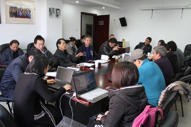 加強文藝批評懇談會在北京召開實現(xiàn)文藝事業(yè)的繁榮發(fā)展，離不開求真理、說真話的文藝評論。面對當下文藝發(fā)展和媒體環(huán)境，如何提升文藝評論的引領(lǐng)性、有效性？11月14日，文藝報社舉辦“加強文藝批評懇談會”，邀請專家暢談如何改進文藝批評本身的文風問題，以多種形式、多種渠道提高文藝批評的針對性和影響力，營造良好的批評氛圍。[詳細]