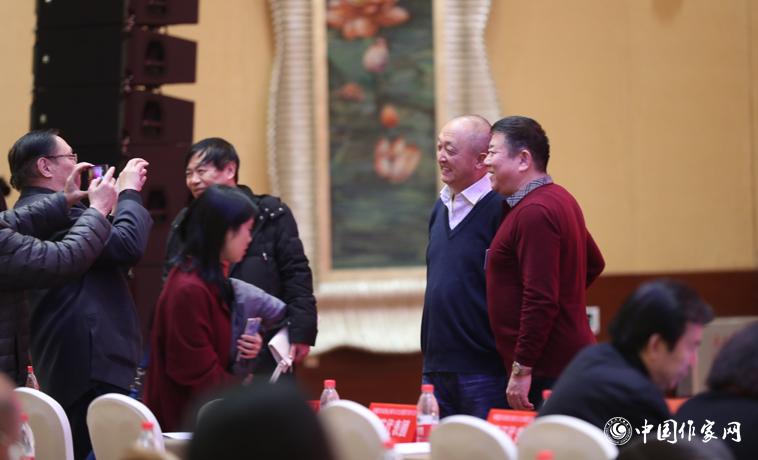 11月29日，與會(huì)者會(huì)場(chǎng)拍照留念
