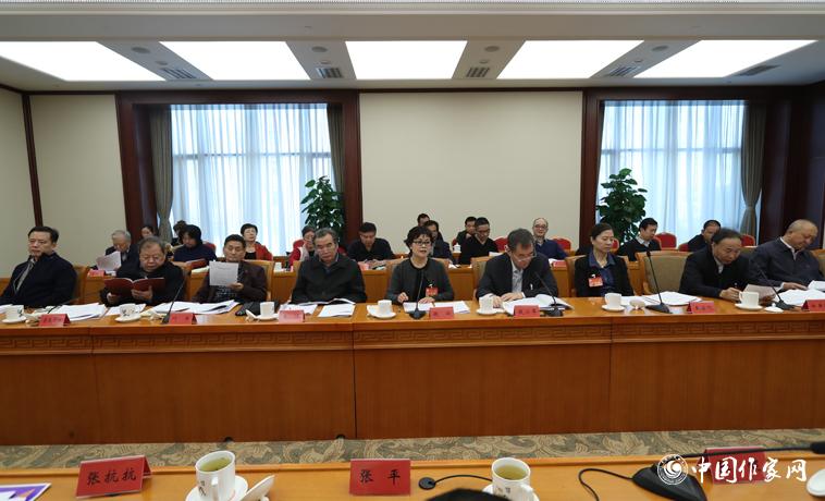11月28日，中國(guó)作家協(xié)會(huì)第八屆全國(guó)委員會(huì)第七次全體會(huì)議在北京召開。