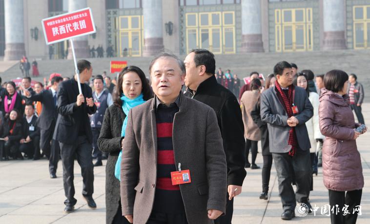 11月30日，大會(huì)開幕式結(jié)束，與會(huì)代表走出會(huì)場(chǎng)。