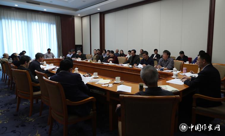 11月30日下午黑龍江、四川代表團(tuán)分組學(xué)習(xí)討論。