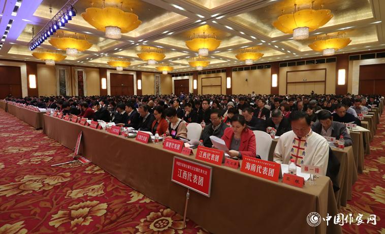 12月1日，中國(guó)作家協(xié)會(huì)第九次全國(guó)代表大會(huì)第二次全體會(huì)議召開。