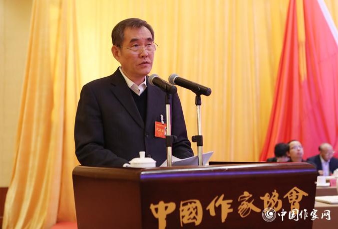 中國(guó)作協(xié)第九次全國(guó)代表大會(huì)舉行第二次全體會(huì)議，錢小芊作工作報(bào)告