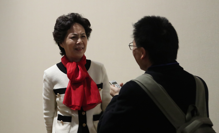 12月1日，代表范小青接受媒體記者采訪。