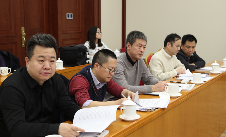 12月1日，中國(guó)作協(xié)代表團(tuán)分組學(xué)習(xí)討論。