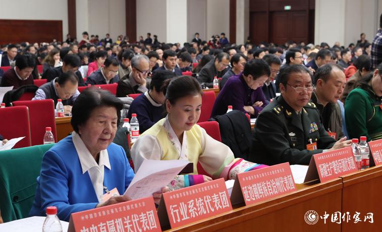 12月3日，中國(guó)作家協(xié)會(huì)第九次全國(guó)代表大會(huì)閉幕。