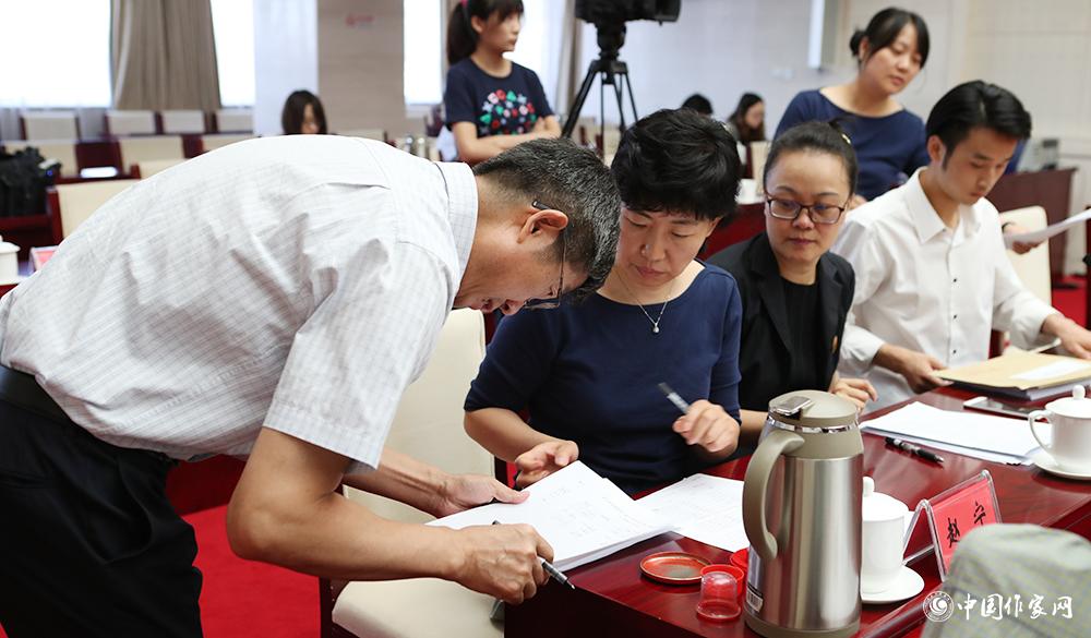 8月4日，紀律監(jiān)察組人員審核選票結(jié)果