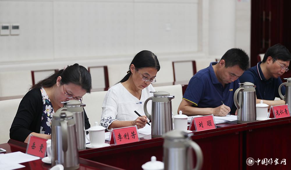 8月4日，第十屆兒獎評委會第六次全體會議上，評委填寫選票