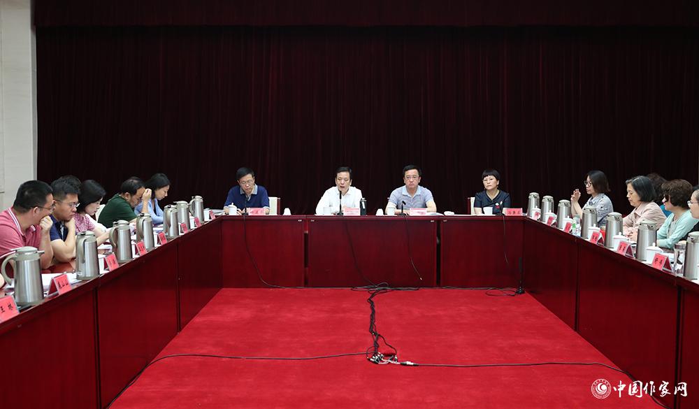8月4日，第十屆全國優(yōu)秀兒童文學(xué)獎評委會第六次全體會議召開，投票產(chǎn)生獲獎作品