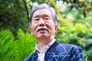 幼兒文學(xué)：獲獎作品《蒲公英嫁女兒》作者：李少白         獲獎感言　　童謠是祖先的聲音，是天籟、是瑰寶，可當今童謠卻面臨著半老不新的困惑。社會不同了，童謠之樹也應(yīng)長出新綠。作為兒童文學(xué)作家，我感到有一種責(zé)任，有一種沖動，要讓童謠在盛世中亮出她春鳥般的清音。