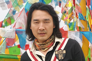 報告文學(xué)：獲獎作品《夢想是生命里的光》作者：舒輝波         獲獎感言　　優(yōu)秀的文學(xué)作品是藝術(shù)的，也一定是科學(xué)的。在今后的寫作中，除了多讀書、勤思考，把自己的寫作放在世界范圍內(nèi)來考量，視界開闊之外，還得多做田野調(diào)查，去看、去問、去聽，去發(fā)現(xiàn)、去感覺、去歡笑、去流淚。和孩子們共悲欣，同成長。