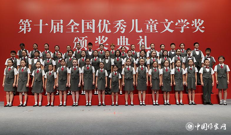 9月22日，第十屆全國優(yōu)秀兒童文學(xué)獎頒獎典禮在北京舉行，中央少年廣播合唱團在現(xiàn)場演出