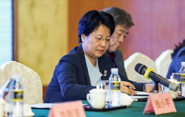 海南省委常委、宣傳部部長(zhǎng)肖鶯子出席論壇開(kāi)幕式并致辭