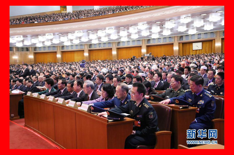 3月20日，第十三屆全國(guó)人民代表大會(huì)第一次會(huì)議閉幕會(huì)。這是代表在表決。