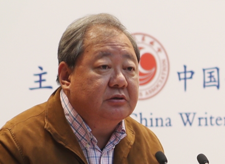 吉狄馬加：文學(xué)是讓我們靈魂相通的紐帶今天是一個復(fù)雜的世界，人類面臨著共同的困境、機遇和挑戰(zhàn)，命運前所未有地聯(lián)結(jié)在一起。[詳細]