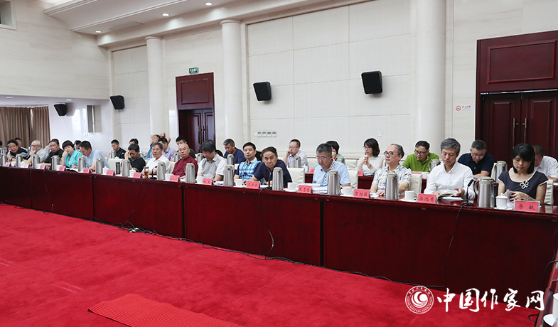 7月28日，第七屆魯迅文學(xué)獎(jiǎng)各評(píng)委會(huì)全體會(huì)現(xiàn)場(chǎng)