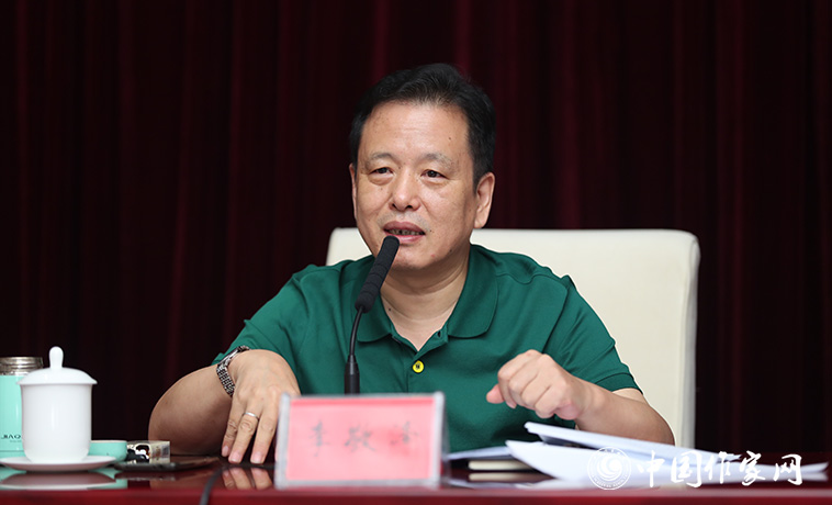 8月11日，李敬澤在終評(píng)會(huì)上介紹投票規(guī)則并宣布了各獎(jiǎng)項(xiàng)的計(jì)票結(jié)果