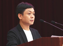 楊慶祥：這是一個(gè)人民的世紀(jì)　　時(shí)代從來不主動(dòng)呈現(xiàn)其面容和形式。光榮屬于那些執(zhí)著探索和艱苦書寫的靈魂。[詳細(xì)]