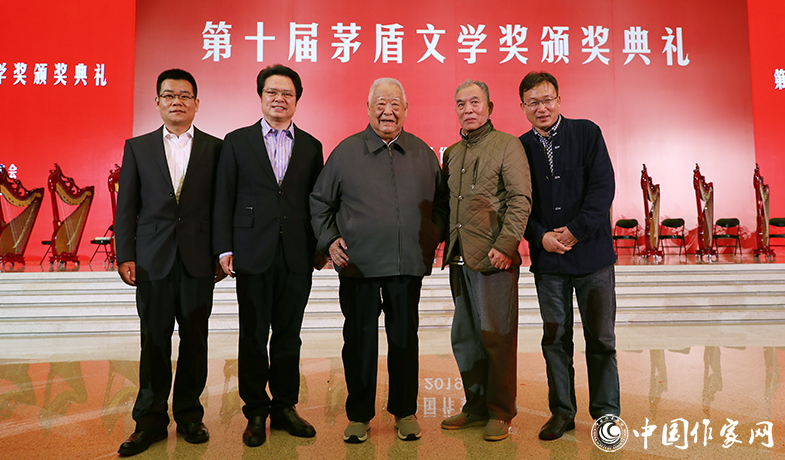 10月14日，第十屆茅盾文學(xué)獎(jiǎng)?lì)C獎(jiǎng)典禮在中國(guó)博物館舉行