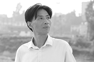 散文獎：《那條叫清江的河》作者：徐曉華(土家族)         獲獎感言　　這份殊榮不是我一個人的，而是我們警隊的榮光。這絕不是一句套話。我是一名有36年警齡的基層警察，在打擊違法犯罪、維護(hù)社會治安、服務(wù)人民群眾的過程中，與市民、村民們建立了深厚的情誼，也得到了他們的理解、支持和信任。這充分地體現(xiàn)于我的創(chuàng)作過程和作品中……