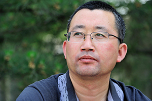 詩歌獎：《西北辭》作者：馬占祥(回族)         獲獎感言　　回顧30年來的詩歌創(chuàng)作，我始終對生存的土地和身邊人群抱有感恩之心：他們不但成就了我，也成全了我的詩歌。詩歌是我向他們致敬的惟一方式。我將繼續(xù)寫下去，用文字回報他們贈予我的溫暖和信心。由衷地要說的一句話是：在這個偉大的時代、偉大的國度寫作詩歌是我無上的榮耀……