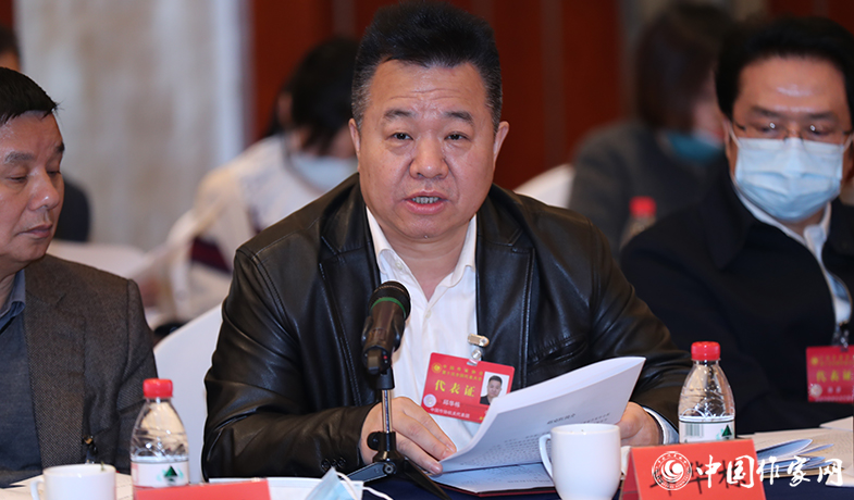 12月12日，中國作家協(xié)會第九屆主席團第九次會議在北京舉行。中國作協(xié)書記處書記邱華棟在會議上宣讀文件