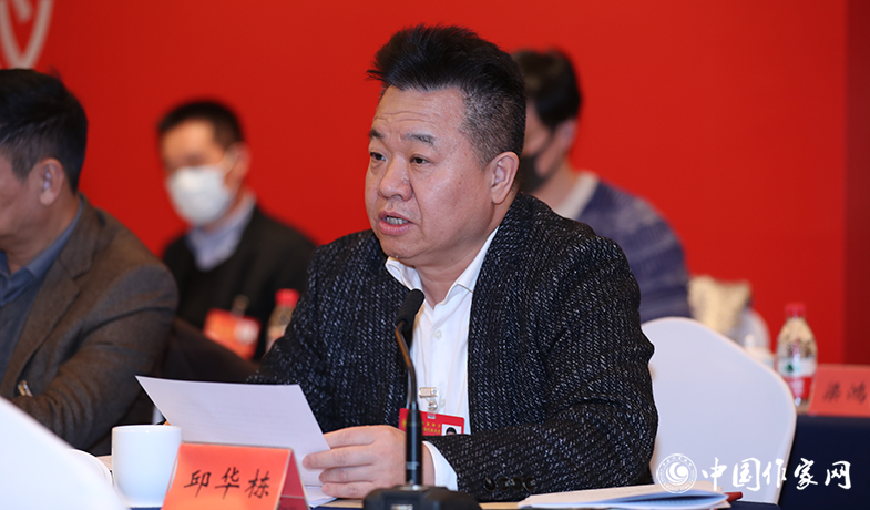 12月12日，中國作家協(xié)會第九屆全國委員會第六次全體會議在京舉行，中國作協(xié)書記處書記邱華棟宣讀會議文件