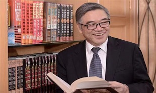全國政協(xié)常委、副秘書長，民進(jìn)中央副主席，中國陶行知研究會會長朱永新