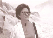 【凌　力】	吳秉杰丨《凌力：尋找歷史與現(xiàn)實(shí)有價(jià)值聯(lián)系的一面》；	劉詩宇丨《<少年天子>：皇權(quán)下的“精神病象”》。