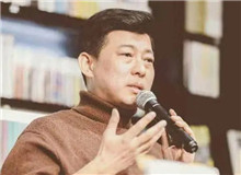 祝勇：透明的密室　　“密室逃生”是歷史懸疑小說(shuō)的經(jīng)典套路，《千里江山圖》卻把它花樣翻新，玩出了新境界。[詳細(xì)]