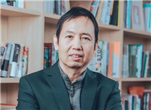 十月文藝出版社：要緊的是回到文學(xué)本身　　喬葉的《寶水》和張楚的《云落圖》，重燃了韓敬群對(duì)70后作家的創(chuàng)作信心。[詳細(xì)]