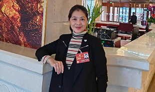 全國政協(xié)委員，中國作協(xié)副主席，黑龍江省政協(xié)副主席，省作協(xié)主席遲子建