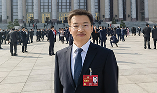 全國政協(xié)委員、山西省作協(xié)主席李駿虎　