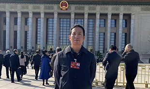全國政協(xié)委員、北京十月文藝出版社總編輯韓敬群 
