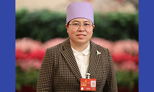 全國人大代表，寧夏回族自治區(qū)婦聯(lián)副主席，吳忠市紅寺堡鎮(zhèn)人民政府文化站站長馬慧娟