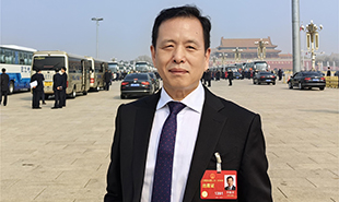 全國人大代表，中國作協(xié)黨組成員、副主席、書記處書記李敬澤