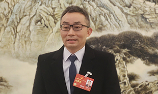 全國人大代表，廣西文聯(lián)主席、廣西作協(xié)主席田代琳