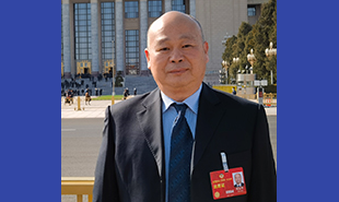 全國政協(xié)委員，中國民間文藝家協(xié)會分黨組書記、駐會副主席邱運(yùn)華