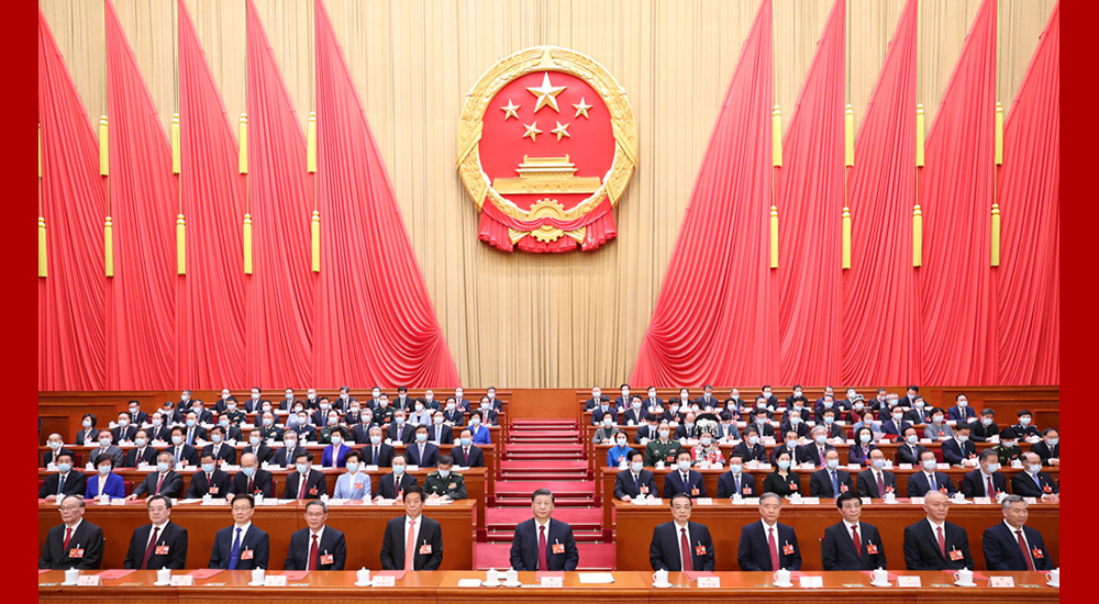 3月13日，第十四屆全國人民代表大會第一次會議在北京人民大會堂閉幕。習(xí)近平等黨和國家領(lǐng)導(dǎo)人在主席臺就座。