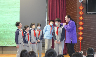 作家黑鶴在上?；羯綄W校授課