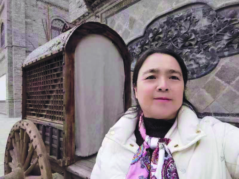 徐彥利，科幻作家，自1998年起發(fā)表作品，已發(fā)表近500篇科幻小說(shuō)及研究論文等，出版《奇幻森林逃生記》《心靈探測(cè)師》《先鋒敘事新探》《中國(guó)科幻史話》《中國(guó)當(dāng)代小說(shuō)主潮》《中國(guó)當(dāng)代小說(shuō)流變史》等著作。曾獲華語(yǔ)科幻星云獎(jiǎng)、少兒科幻星云獎(jiǎng)及世界華人科普獎(jiǎng)等獎(jiǎng)項(xiàng)。