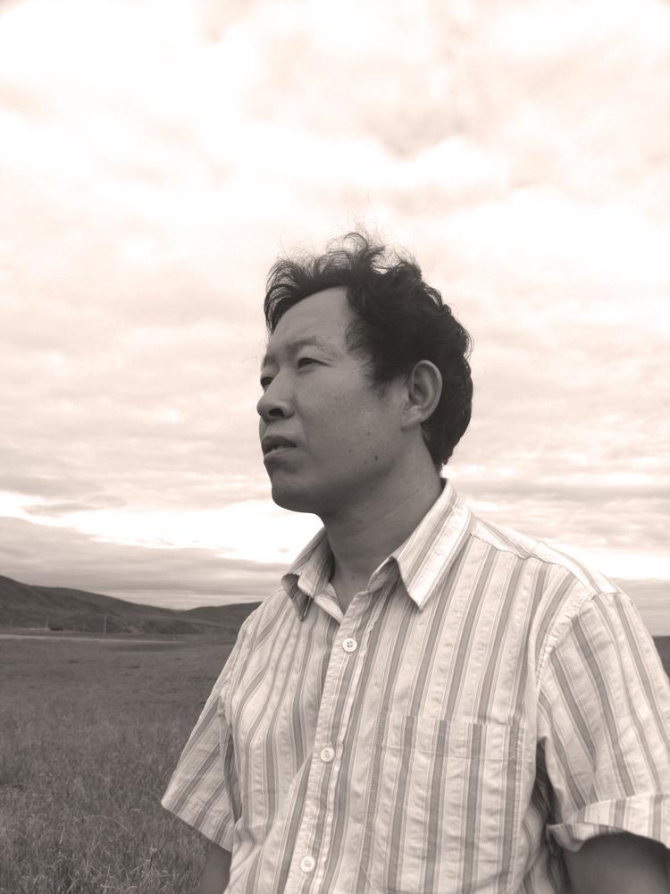 汪渺，一級文學創(chuàng)作、中國作家協(xié)會會員、天水市作家協(xié)會主席、天水市藝術(shù)研究院院長。在《十月》《飛天》《詩選刊》等發(fā)表百余首詩歌。長篇小說《雪夢》被《十月》推出，獲第三屆甘肅省黃河文學獎；長詩《創(chuàng)世紀》獲第二屆《飛天》十年文學獎；散文《詩人老鄉(xiāng)》獲全國孫犁散文一等獎；萬行長詩《白馬史詩》獲第五屆中國長詩獎、甘肅省第十屆敦煌文藝獎、第二屆大巴山文藝推優(yōu)工程優(yōu)秀詩歌獎。