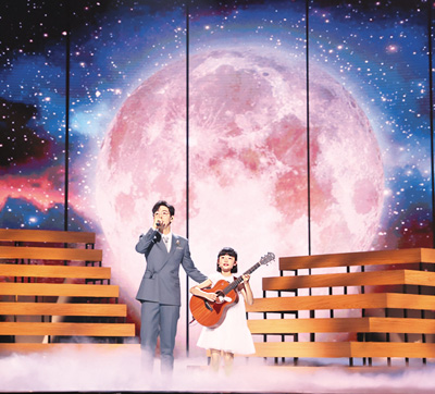 　胡夏（左）、周昭妍演繹《靜夜思》  　　出品方供圖