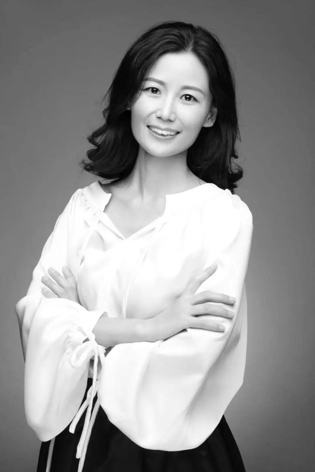 李海英，教授，碩士生導師。主要從事詩學研究、文學批評與文化批評研究，著有《未撥動的琴弦——中國新詩的批評與反批評》《偉大的塵世之詩——華萊士·史蒂文斯詩歌研究》，在《光明日報》《南方文壇》《揚子江評論》《中國現(xiàn)代文學研究叢刊》《新詩評論》《江漢學術》《上海文化》《詩刊》《詩探索》等期刊發(fā)表研究文章70多篇，偶在《新華文摘》《詩收獲》等刊全文轉載。2014年獲河南省優(yōu)秀博士論文，2015年獲“教育部名欄·現(xiàn)代詩學研究獎”，2022年度云南省社科二等獎。主持完成國家社科基金項目1項、中國博士后科學基金項目一項，在研云南省社科重大招標項目子項目一項。