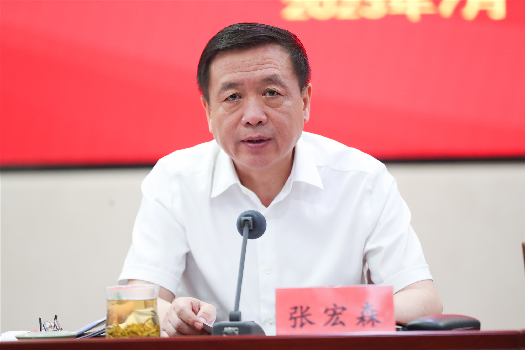 中國(guó)作協(xié)黨組書記、副主席張宏森講話