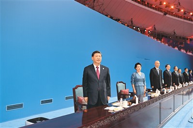 7月28日晚，第三十一屆世界大學(xué)生夏季運動會在四川省成都市隆重開幕。習(xí)近平、蔡奇、丁薛祥等黨和國家領(lǐng)導(dǎo)人出席開幕式。   新華社記者 謝環(huán)馳攝