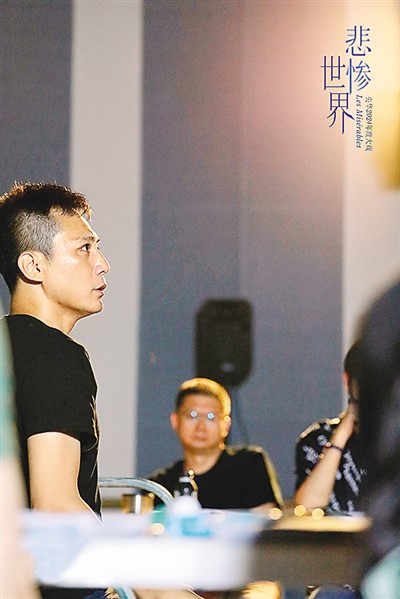 　演員劉燁在劇場(chǎng)彩排。