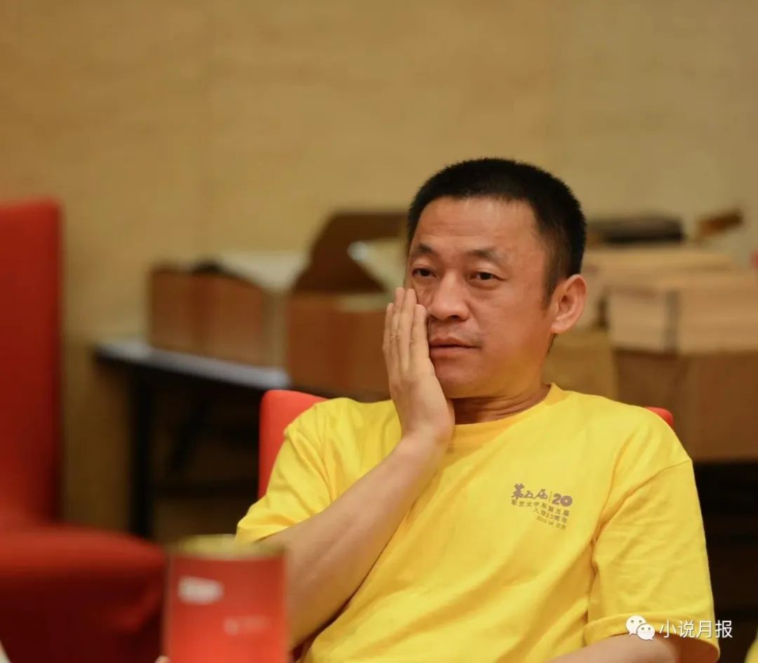 李亞，安徽亳州譙城人。出版中短篇小說集《幸福的萬花球》《初冬》等四部、長篇小說《流芳記》《花好月圓》等四部，曾獲十月文學獎、《小說月報》百花獎、《中國作家》鄂爾多斯文學獎中篇小說獎、魯彥周文學獎中篇小說獎、全軍文藝“新作品獎”一等獎等獎項。